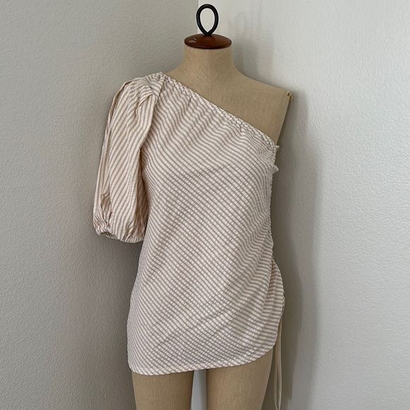 Petersyn One Shoulder Blouse in Almond White Top Size S - Picture 5 of 12